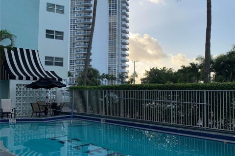 Condominio en venta en Fort Lauderdale, Florida, 2 dormitorios, 70.61 m2 № 1147047 - foto 4