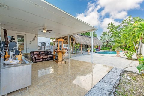 Villa ou maison à vendre à Hialeah, Floride: 3 chambres, 130.99 m2 № 736176 - photo 10