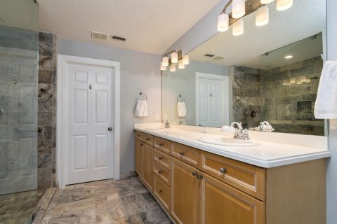 Townhouse in Tampa, Florida 3 bedrooms, 200.95 sq.m. № 1341909 - photo 23