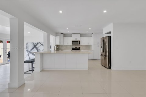 Casa en venta en Miami, Florida, 3 dormitorios, 194.07 m2 № 1355364 - foto 9