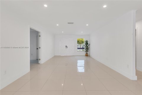 Villa ou maison à vendre à Miami, Floride: 3 chambres, 194.07 m2 № 1355364 - photo 14