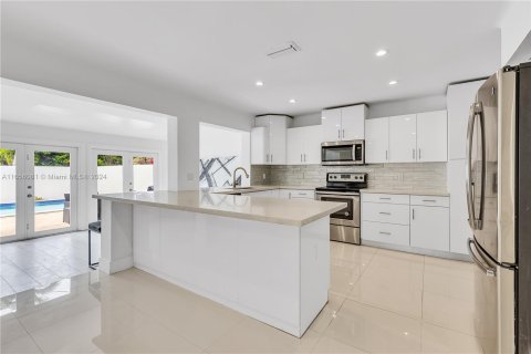 Casa en venta en Miami, Florida, 3 dormitorios, 194.07 m2 № 1355364 - foto 7