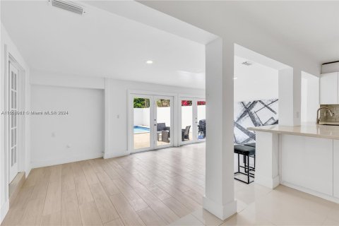 Villa ou maison à vendre à Miami, Floride: 3 chambres, 194.07 m2 № 1355364 - photo 17