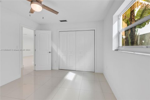 Casa en venta en Miami, Florida, 3 dormitorios, 194.07 m2 № 1355364 - foto 20