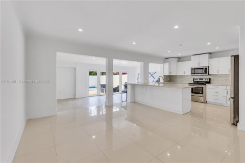 Casa en venta en Miami, Florida, 3 dormitorios, 194.07 m2 № 1355364 - foto 8