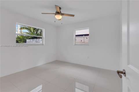 Villa ou maison à vendre à Miami, Floride: 3 chambres, 194.07 m2 № 1355364 - photo 28