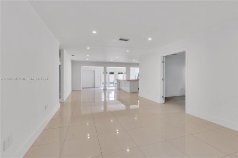 Casa en venta en Miami, Florida, 3 dormitorios, 194.07 m2 № 1355364 - foto 10