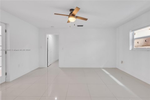 Villa ou maison à vendre à Miami, Floride: 3 chambres, 194.07 m2 № 1355364 - photo 21