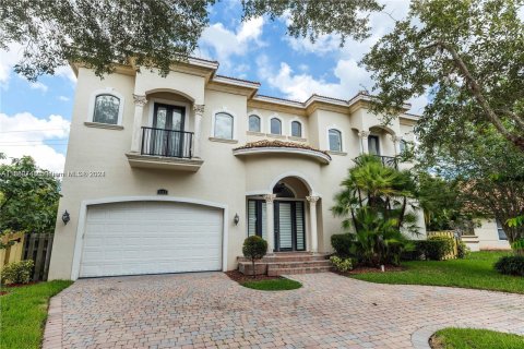 House in Coral Springs, Florida 5 bedrooms, 357.67 sq.m. № 1094961 - photo 2
