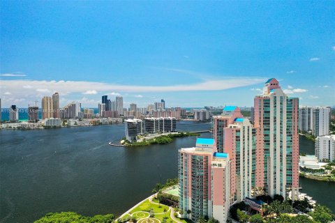 Condo in Aventura, Florida, 2 bedrooms  № 1094959 - photo 1