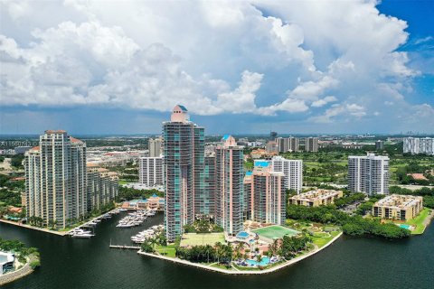 Condominio en venta en Aventura, Florida, 2 dormitorios, 173.73 m2 № 1094959 - foto 2