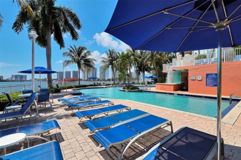 Condominio en venta en Aventura, Florida, 2 dormitorios, 173.73 m2 № 1094959 - foto 10