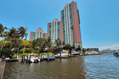 Condominio en venta en Aventura, Florida, 2 dormitorios, 173.73 m2 № 1094959 - foto 3