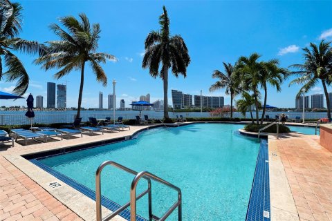 Condo in Aventura, Florida, 2 bedrooms  № 1094959 - photo 9