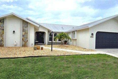 House in Port Charlotte, Florida 4 bedrooms, 200.48 sq.m. № 1257914 - photo 2