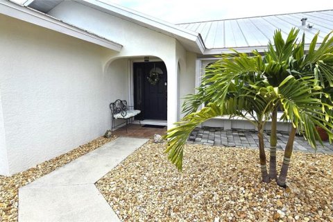 House in Port Charlotte, Florida 4 bedrooms, 200.48 sq.m. № 1257914 - photo 3