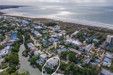 Adosado en venta en Sarasota, Florida, 3 dormitorios, 244.8 m2 № 1357900 - foto 1