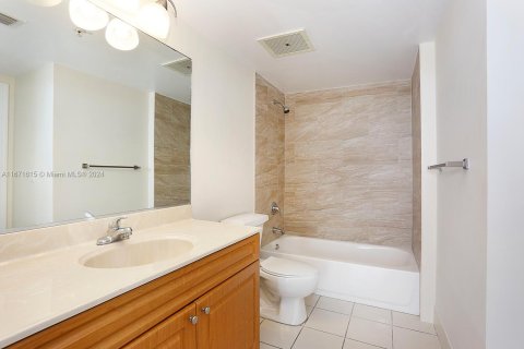 Condo in Miami, Florida, 1 bedroom  № 1394938 - photo 12