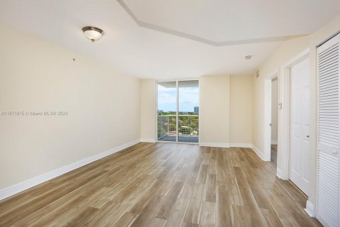 Condo in Miami, Florida, 1 bedroom  № 1394938 - photo 5