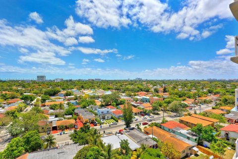 Condo in Miami, Florida, 1 bedroom  № 1394938 - photo 16