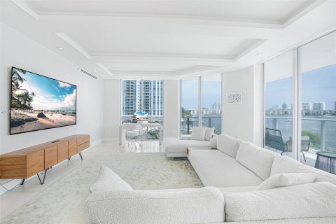 Condo in North Miami Beach, Florida, 3 bedrooms  № 1388307 - photo 8