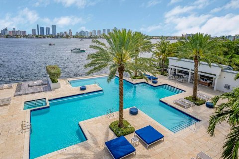 Copropriété à vendre à North Miami Beach, Floride: 3 chambres, 206.71 m2 № 1388307 - photo 15