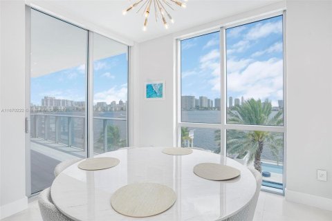 Condo in North Miami Beach, Florida, 3 bedrooms  № 1388307 - photo 19