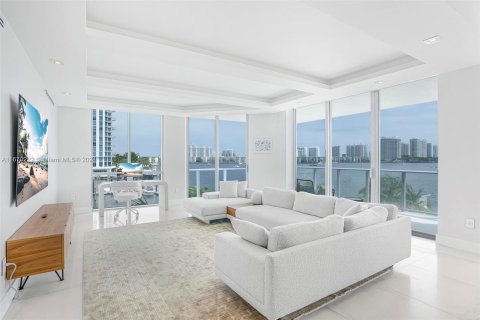 Condo in North Miami Beach, Florida, 3 bedrooms  № 1388307 - photo 7