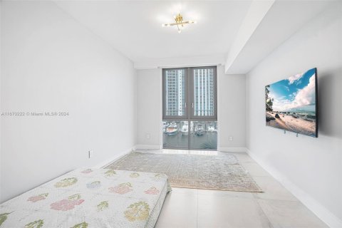 Condo in North Miami Beach, Florida, 3 bedrooms  № 1388307 - photo 22