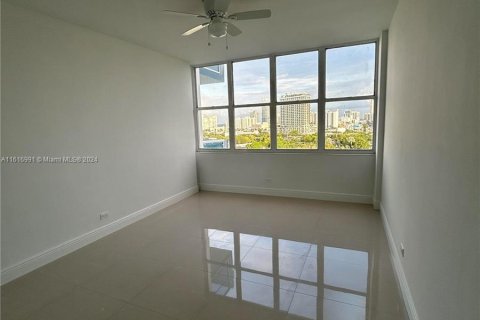 Condo in Miami Beach, Florida, 2 bedrooms  № 1238484 - photo 10