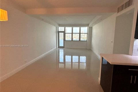 Condominio en venta en Miami Beach, Florida, 2 dormitorios, 102.19 m2 № 1238484 - foto 3