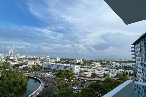 Condo in Miami Beach, Florida, 2 bedrooms  № 1238484 - photo 22