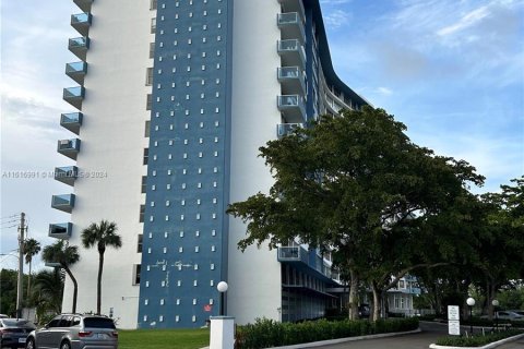 Copropriété à vendre à Miami Beach, Floride: 2 chambres, 102.19 m2 № 1238484 - photo 2