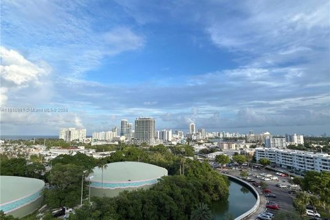 Condo in Miami Beach, Florida, 2 bedrooms  № 1238484 - photo 21