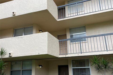 Condominio en venta en Lauderhill, Florida, 2 dormitorios, 102.19 m2 № 1238565 - foto 24