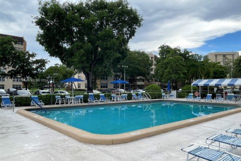 Condo in Lauderhill, Florida, 2 bedrooms  № 1238565 - photo 7