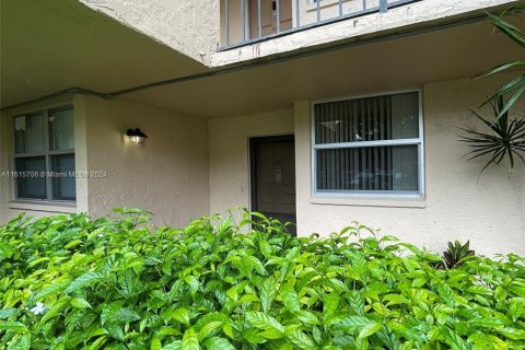 Condo in Lauderhill, Florida, 2 bedrooms  № 1238565 - photo 2