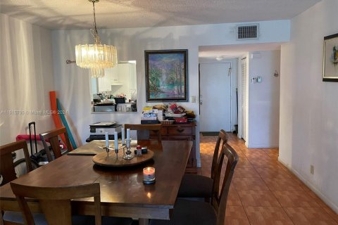 Condo in Lauderhill, Florida, 2 bedrooms  № 1238565 - photo 13