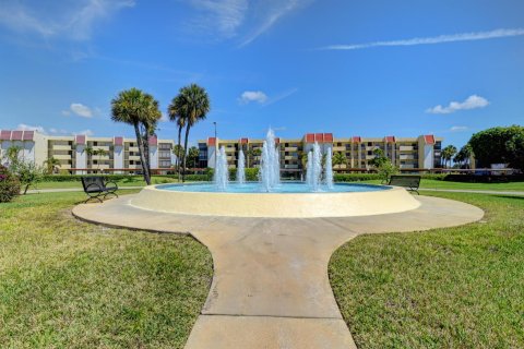 Condo in Boca Raton, Florida, 2 bedrooms  № 1217704 - photo 1