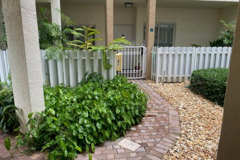 Condo in Tamarac, Florida, 2 bedrooms  № 1224886 - photo 25