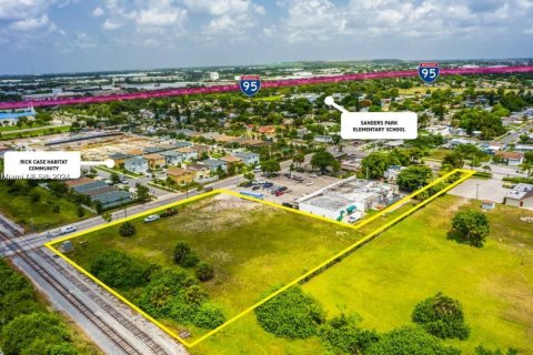 Propiedad comercial en venta en Pompano Beach, Florida № 1235770 - foto 1