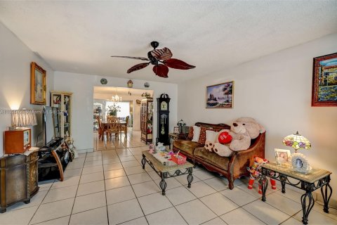 Villa ou maison à vendre à Fort Lauderdale, Floride: 4 chambres, 178.56 m2 № 929289 - photo 4