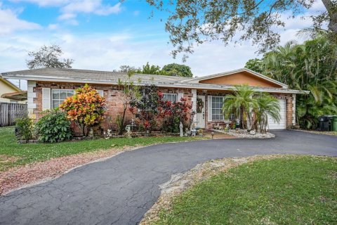 Villa ou maison à vendre à Fort Lauderdale, Floride: 4 chambres, 178.56 m2 № 929289 - photo 1