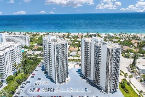 Condo in Fort Lauderdale, Florida, 1 bedroom  № 962340 - photo 2