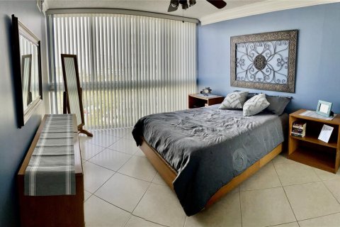 Condo in Fort Lauderdale, Florida, 1 bedroom  № 962340 - photo 11