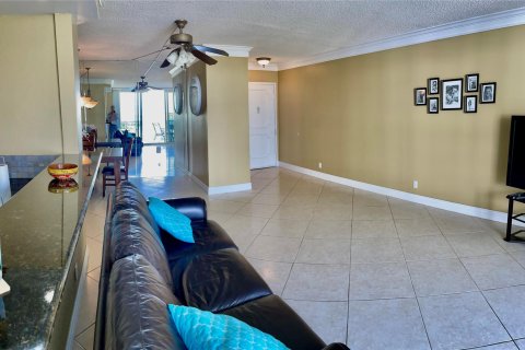 Condo in Fort Lauderdale, Florida, 1 bedroom  № 962340 - photo 17