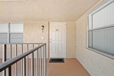 Condo in Tamarac, Florida, 3 bedrooms  № 1187785 - photo 2