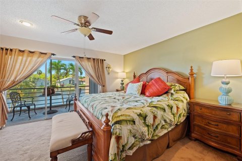 Condo in Tamarac, Florida, 3 bedrooms  № 1187785 - photo 16