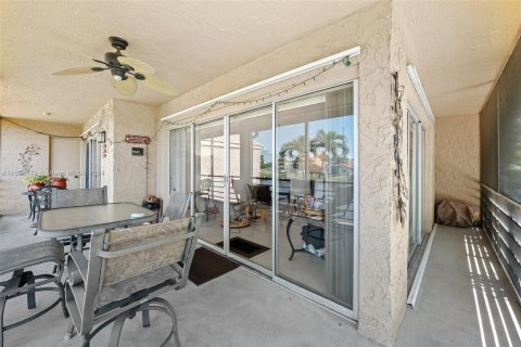 Condo in Tamarac, Florida, 3 bedrooms  № 1187785 - photo 9