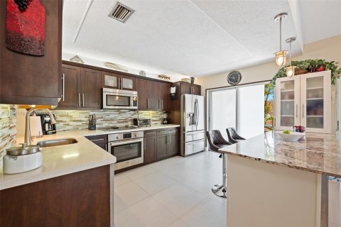 Condo in Tamarac, Florida, 3 bedrooms  № 1187785 - photo 12